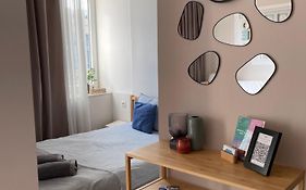 Studio w Centrum Warszawy ulica Chmielna - 500m od dworca Centralnego - by Good Sleeping
